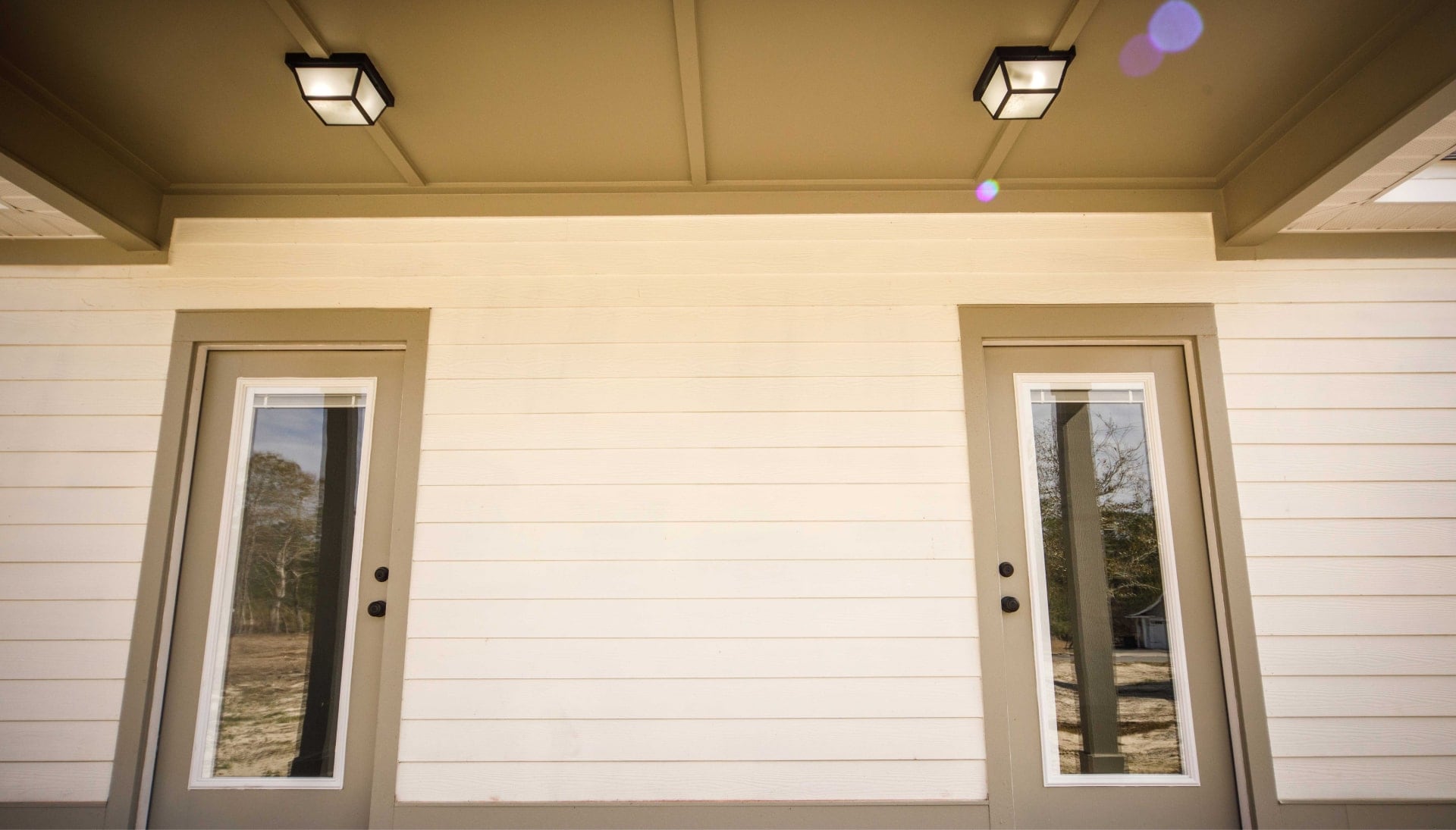 We offer siding services in Modesto, California. Hardie plank siding installation in a front entry way.